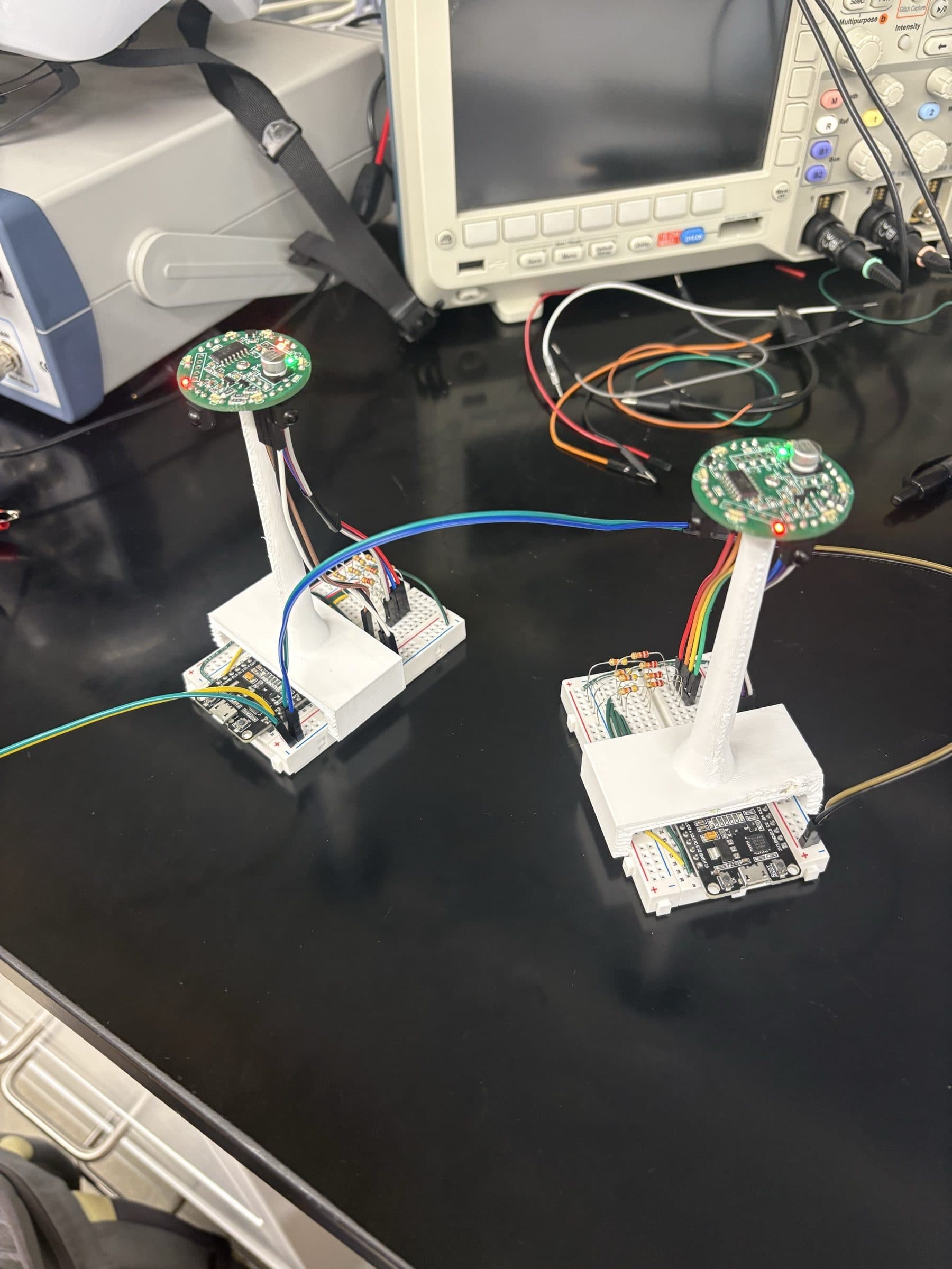 Two IR bearing rings on 3D-printed masts, each wired to an ESP32